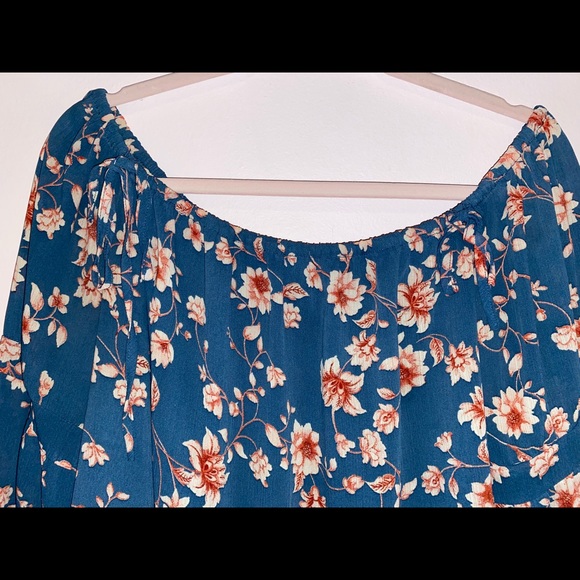 Off the shoulder blouse - Picture 2 of 2